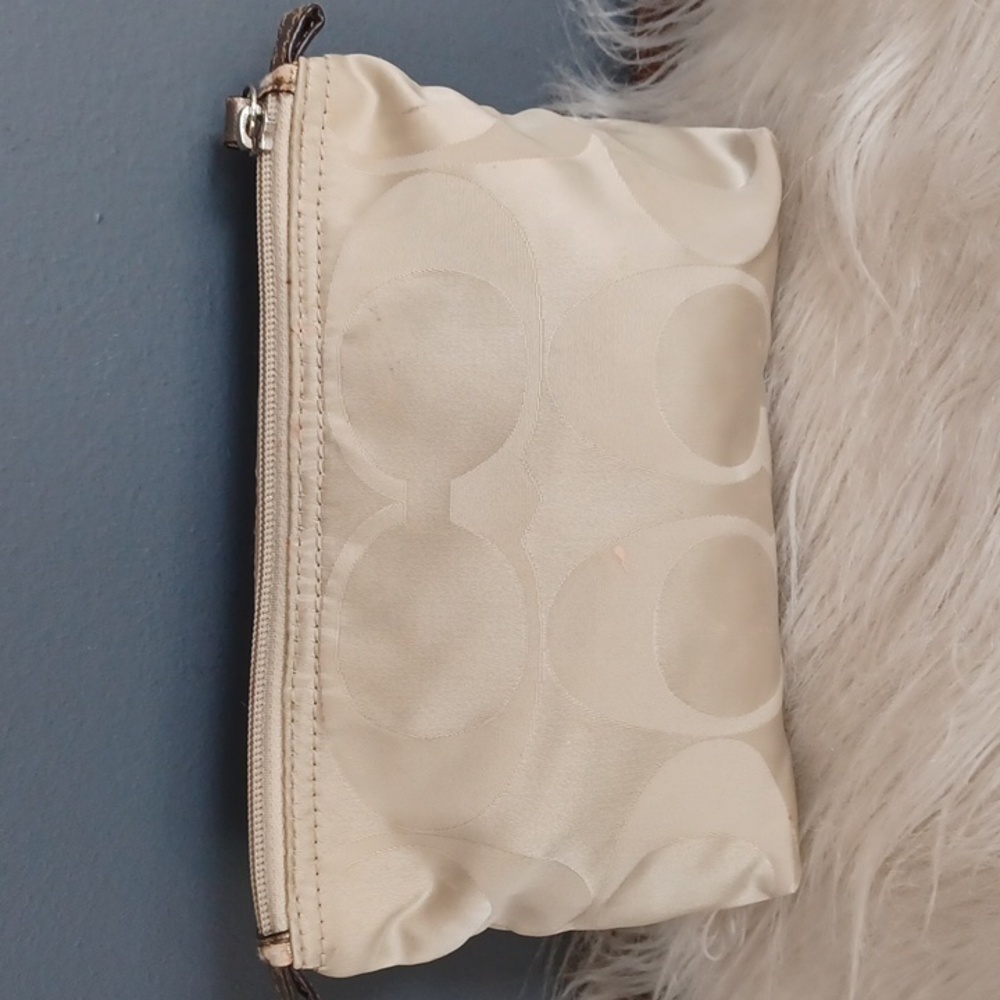 Coach Pouch - Picture 5 of 15